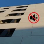 ¿Por qué los edificios con fachada ventilada tienen un mejor aislamiento acústico?